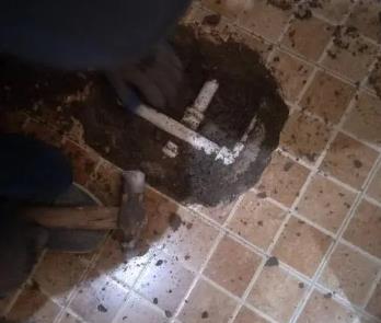 马关卫生间漏水维修公司为您分享下卫生间渗水如何处理及注意事项
